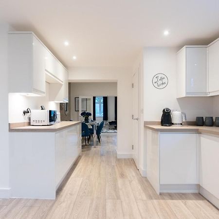 Luxury Living Away From Home Редхилл Экстерьер фото